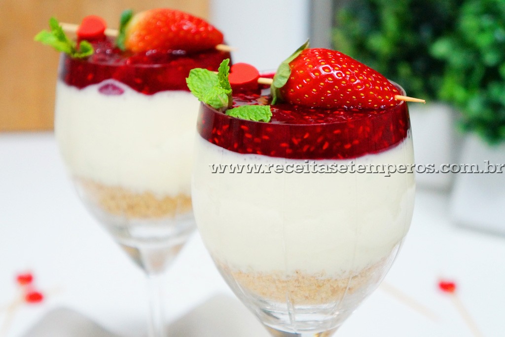 Receita de Cheesecake de frutas vermelhas na taça Receitas e Temperos