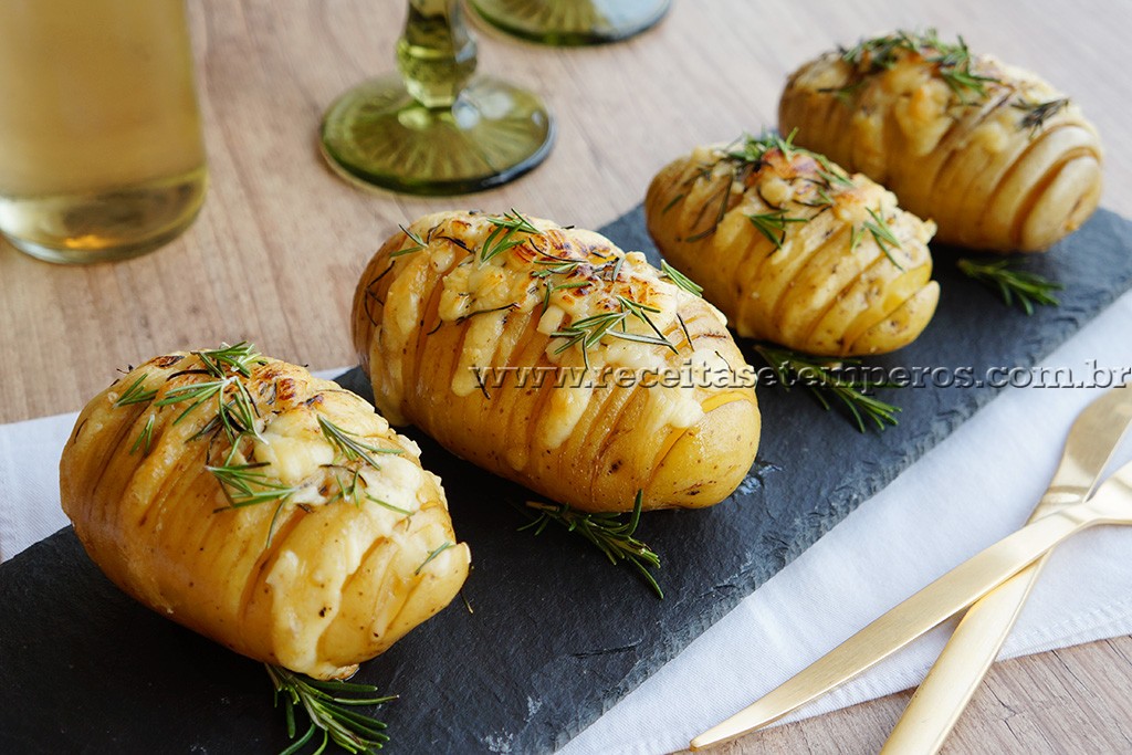 Batata laminada com queijo e alecrim