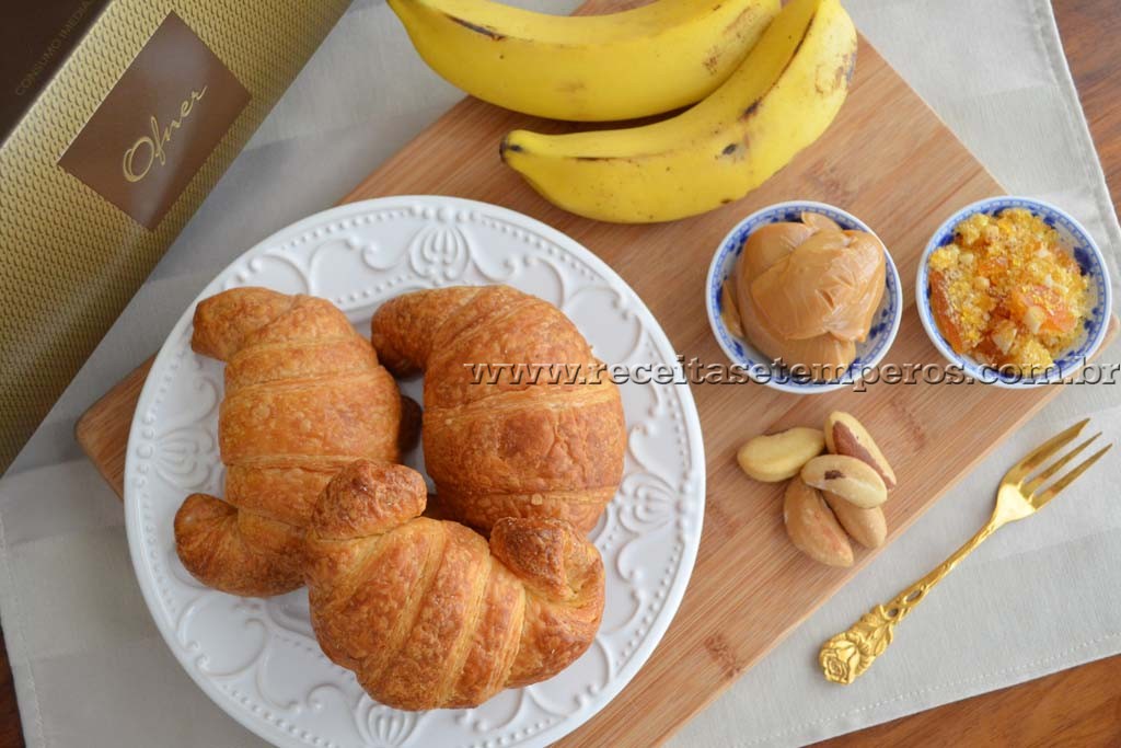 Croissant com doce de leite, banana e praliné de castanha