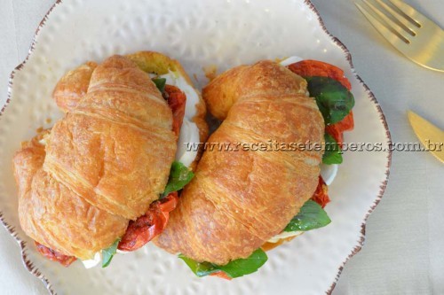 Croissant Caprese - com tomate seco caseiro