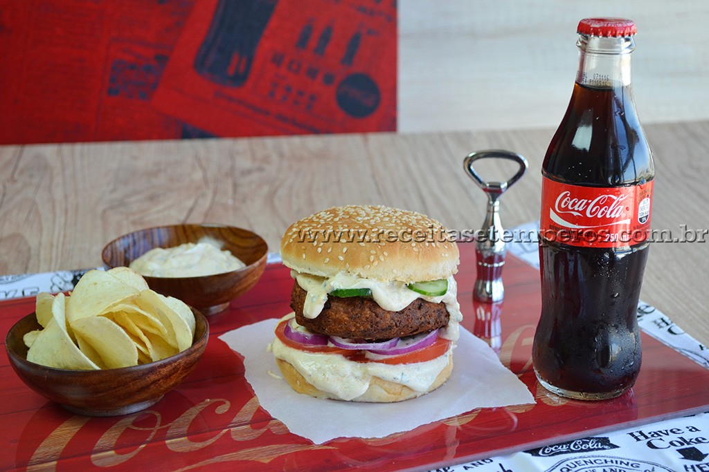 HAMBÚRGUER CROCANTE de Falafel com maionese especial