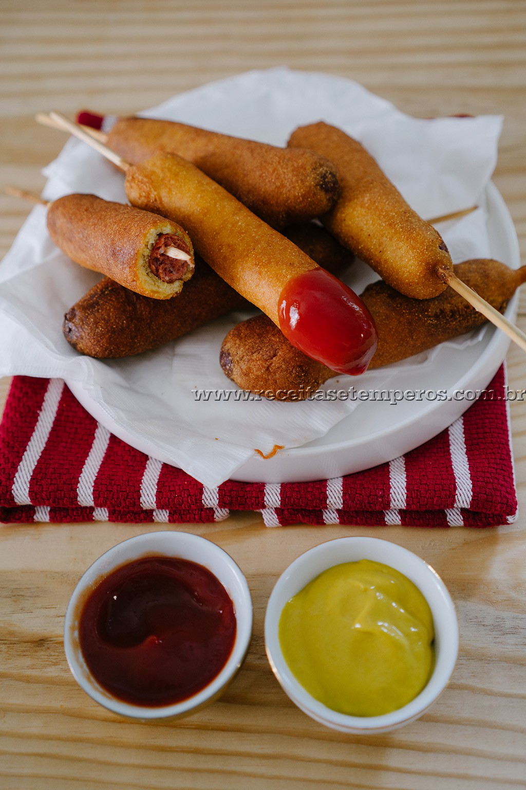 Cachorro quente no palito (Corn Dogs)