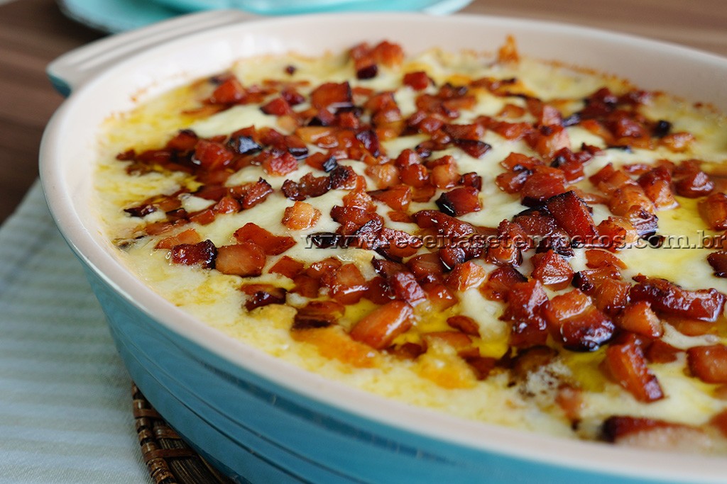 Batata gratinada com queijo e bacon