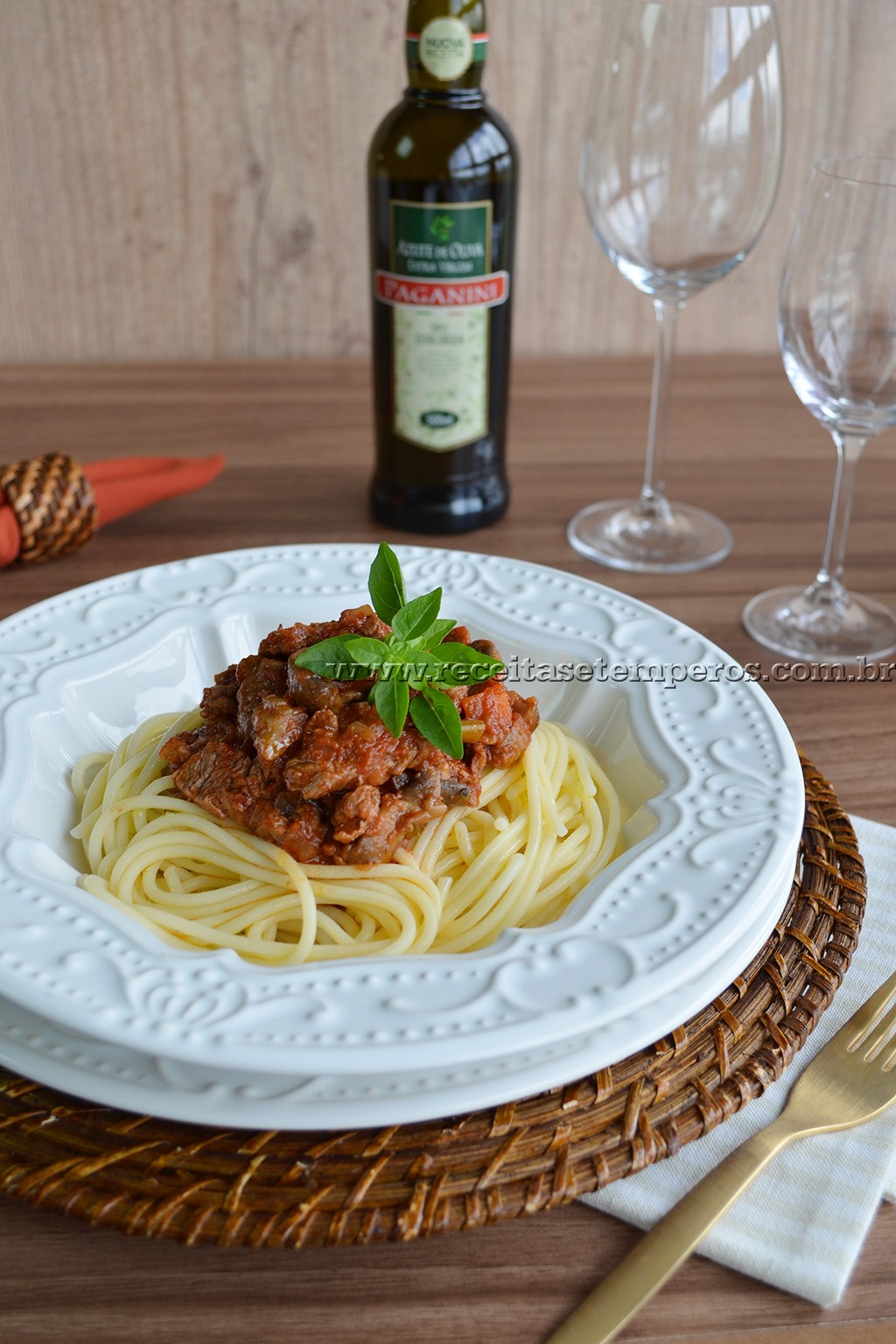 Espaguete Sem Glúten com ragu de filé mignon e cogumelos