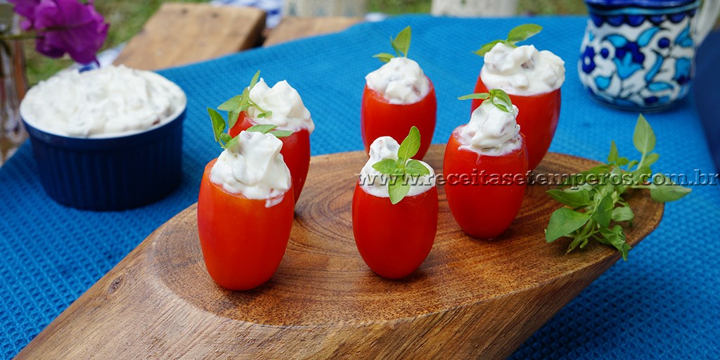 Tomatinhos recheados e Café gelado com maracujá