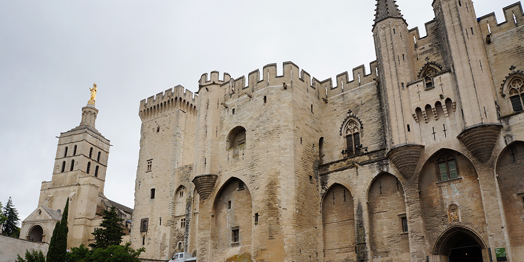 Destino: Avignon / FRANÇA