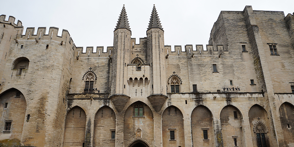 Destino: Avignon / FRANÇA